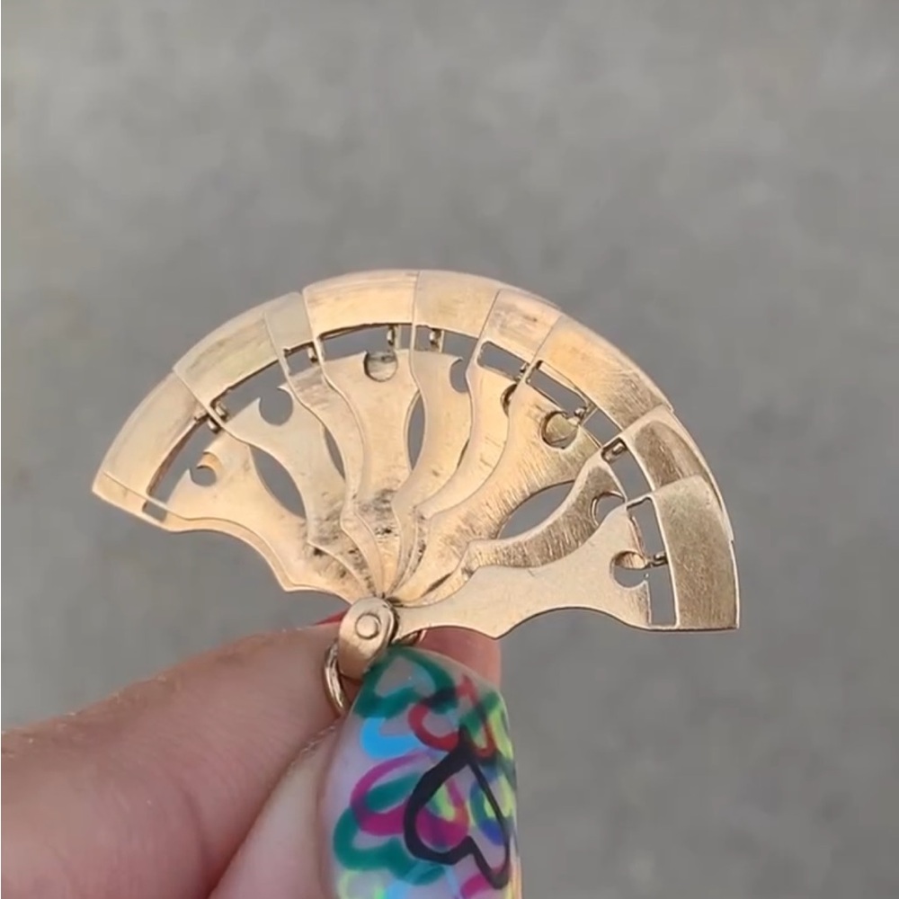 Vintage 18k gold fan charm - Picture 4 of 7